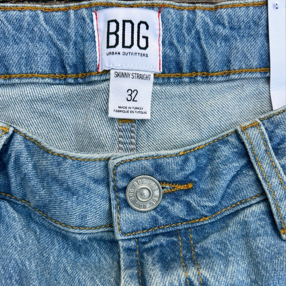 NWT BDG Urban Outfitters Skinny Straight Jeans Light Wash Denim Size 32 - Picture 3 of 5